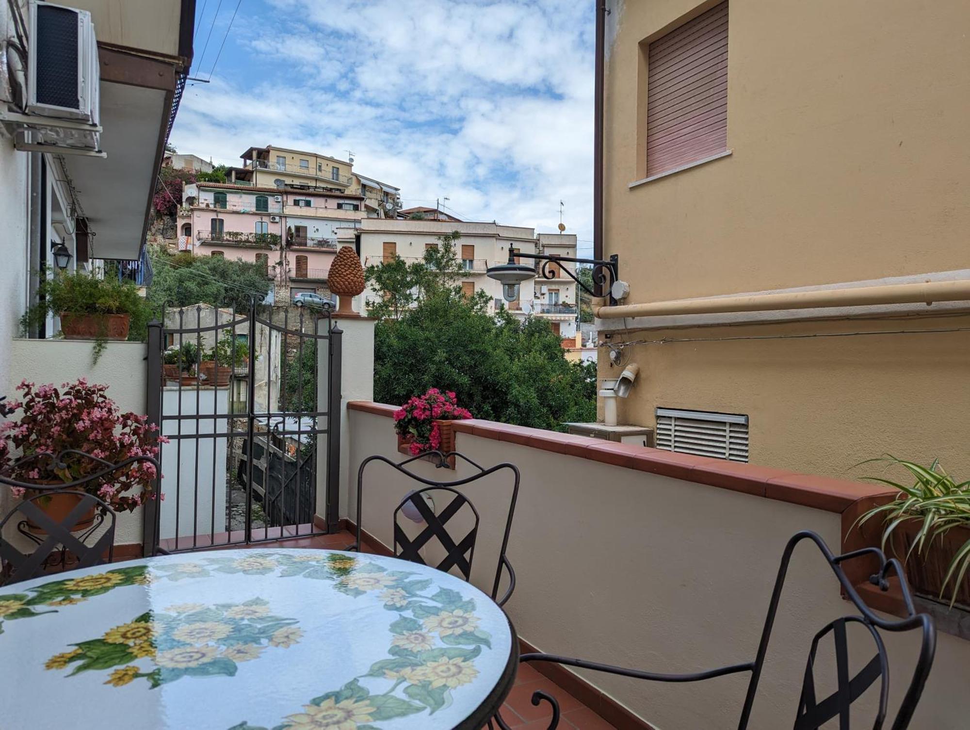 Antonino Apartment Taormina Bagian luar foto