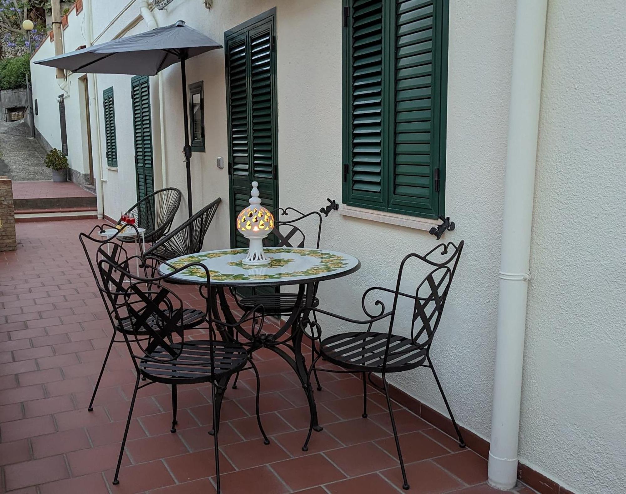 Antonino Apartment Taormina Bagian luar foto